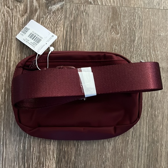 NWT Lululemon Red Merlot Everyday Belt Bag! - Picture 5 of 10